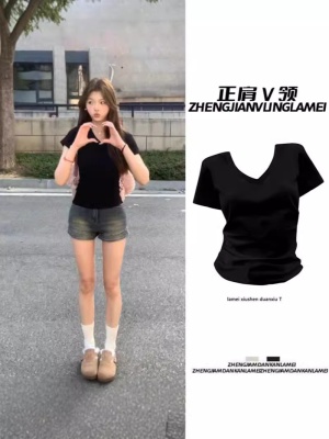 新款正肩v领短袖T恤女夏季2024新款内搭修身显瘦百搭辣妹短款上衣