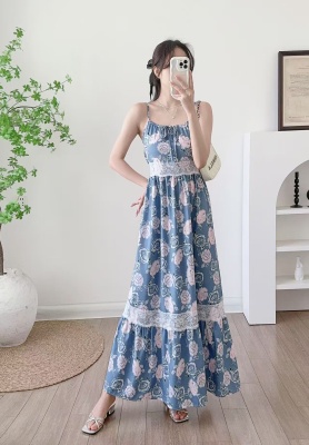 2025法式古着设计感小众蕾丝收腰吊带海边度假蓝色碎花长裙子