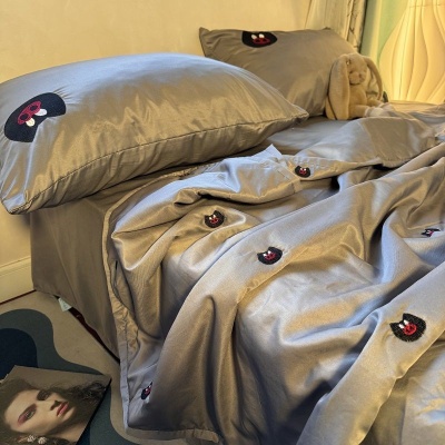 夏季冰丝灰色小猪刺绣款夏被四件套可水洗空调被丝滑凉感夏被单人