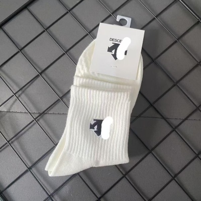 春夏款运动袜刺绣棉袜户外吸汗透气休闲时尚跑步健身潮流中筒袜子