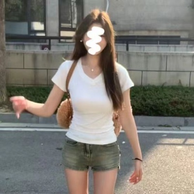 新款正肩v领短袖T恤女夏季2024新款内搭修身显瘦百搭辣妹短款上衣